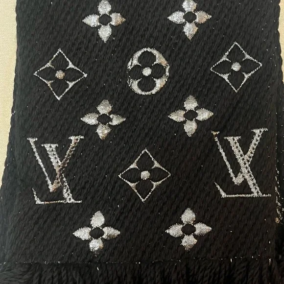 Louis Vuitton scarf - Picture 3 of 11